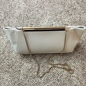 Elegant Shoulder Bag with Gold Chain